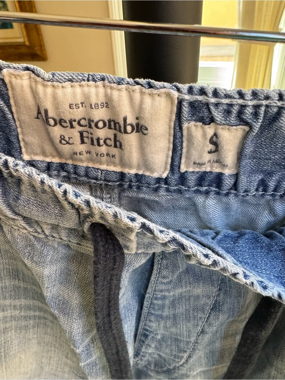 Abercrombie & Fitch Light Blue Men's Jogger Jeans Size Small Pull String Elastic
